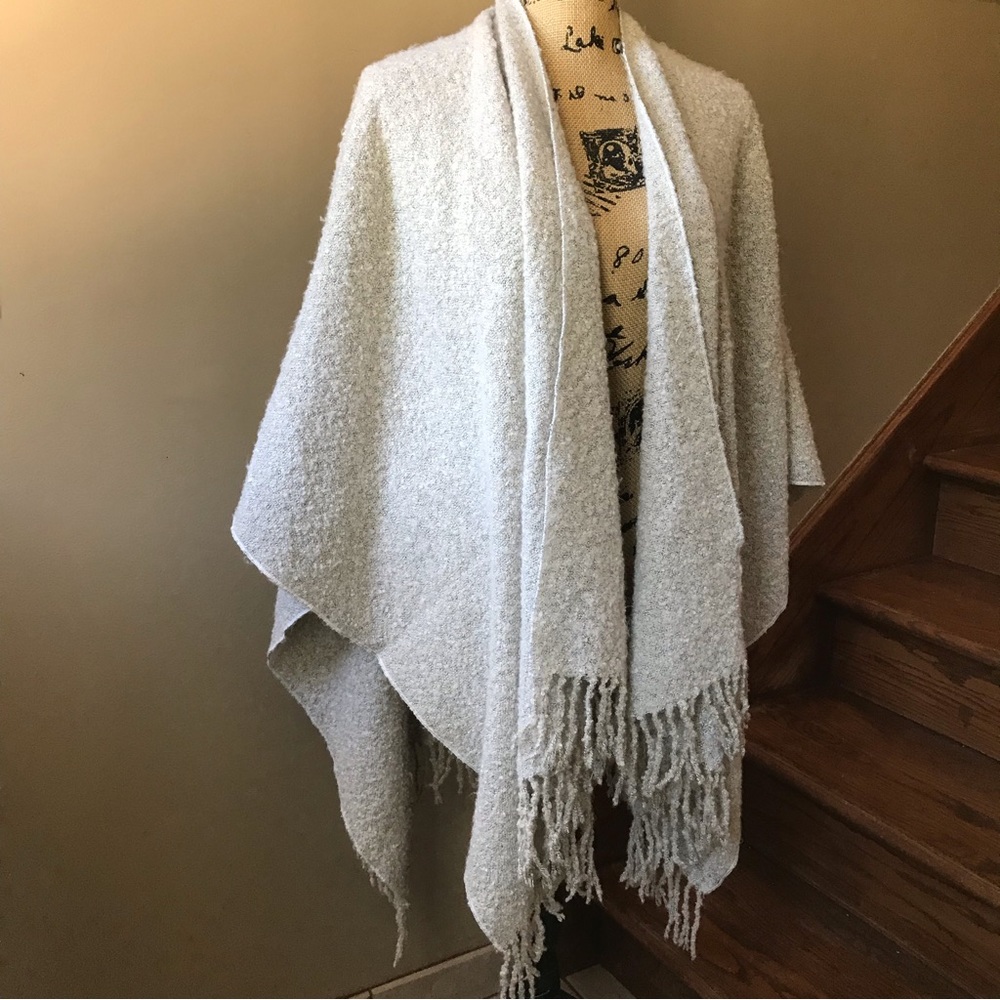Bass Gray Knit Open Tasseled Shawl